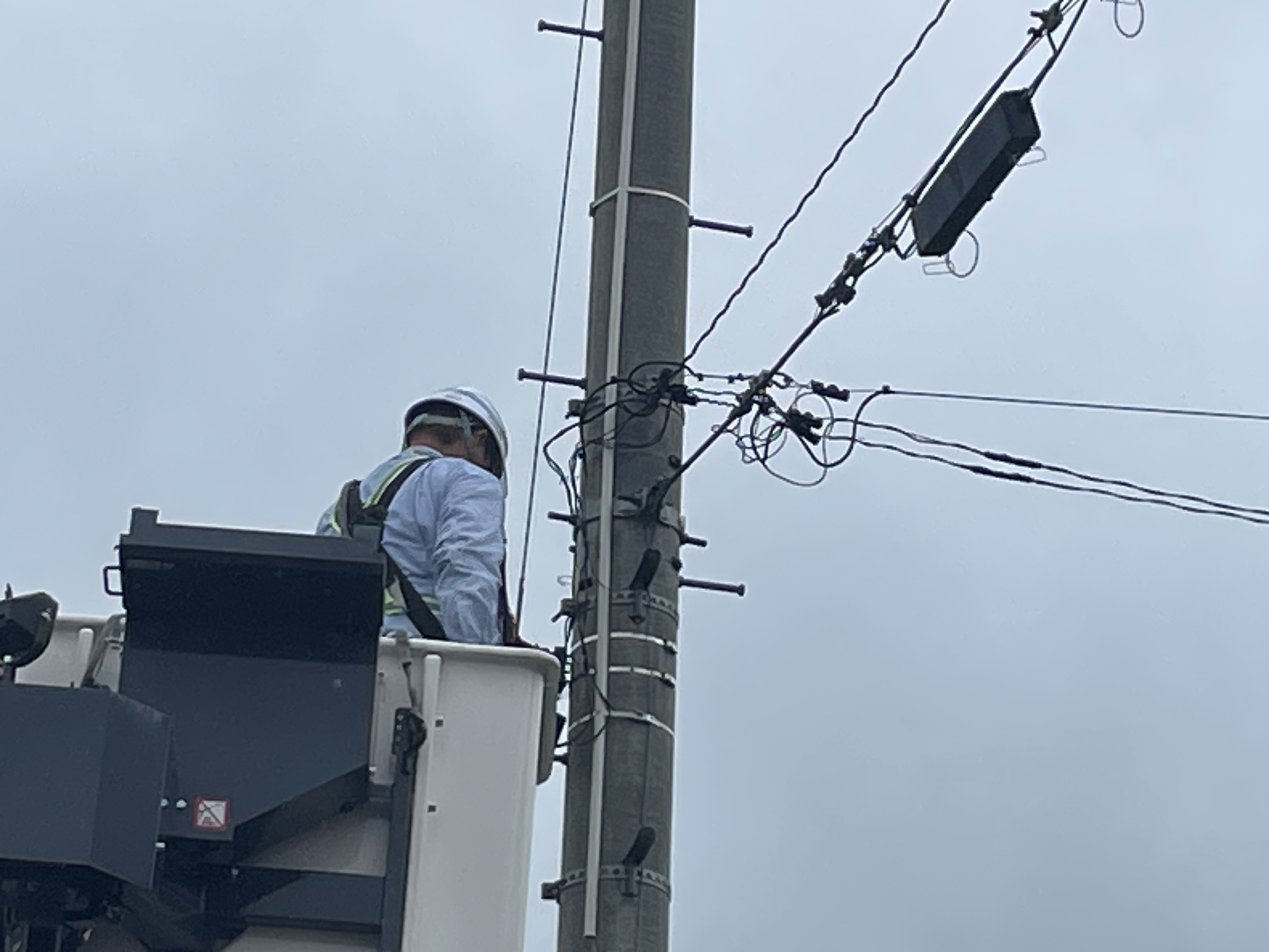 電柱（光回線工事）